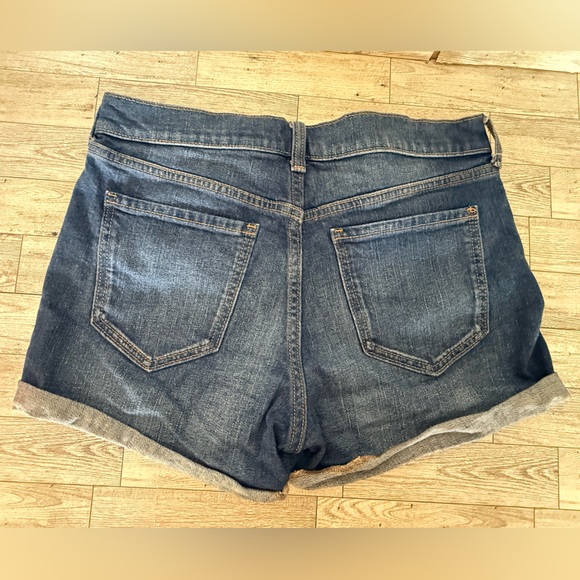 Old Navy Boyfriend Mid Rise Denim Shorts size 6 - Picture 5 of 7